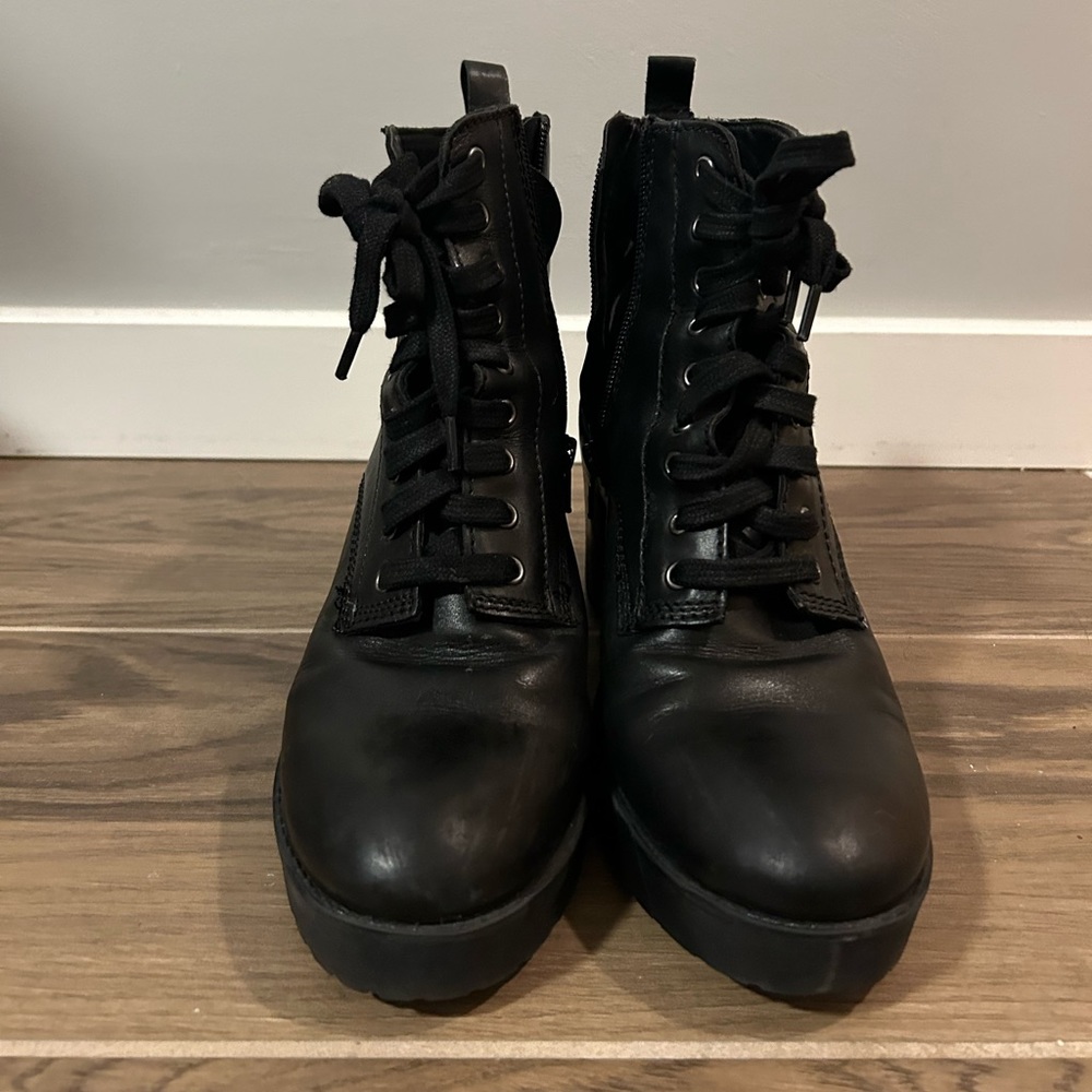 Steve Madden Mackelle Black Leather Heeled Boots